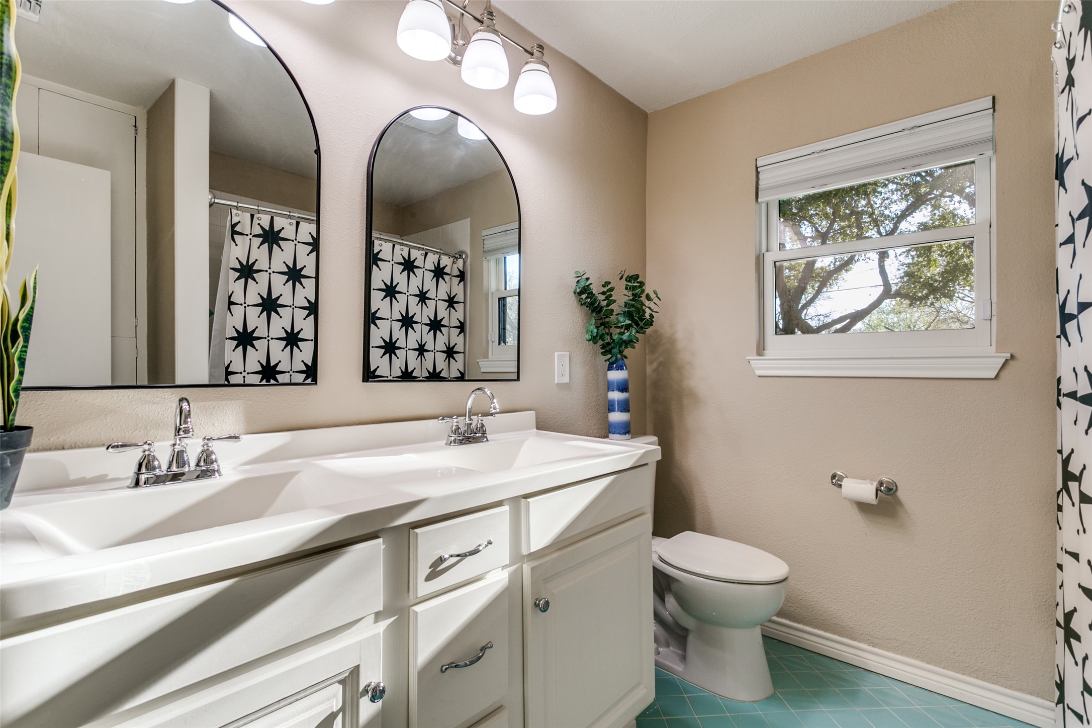318 Ruth Street Grapevine TX 76051