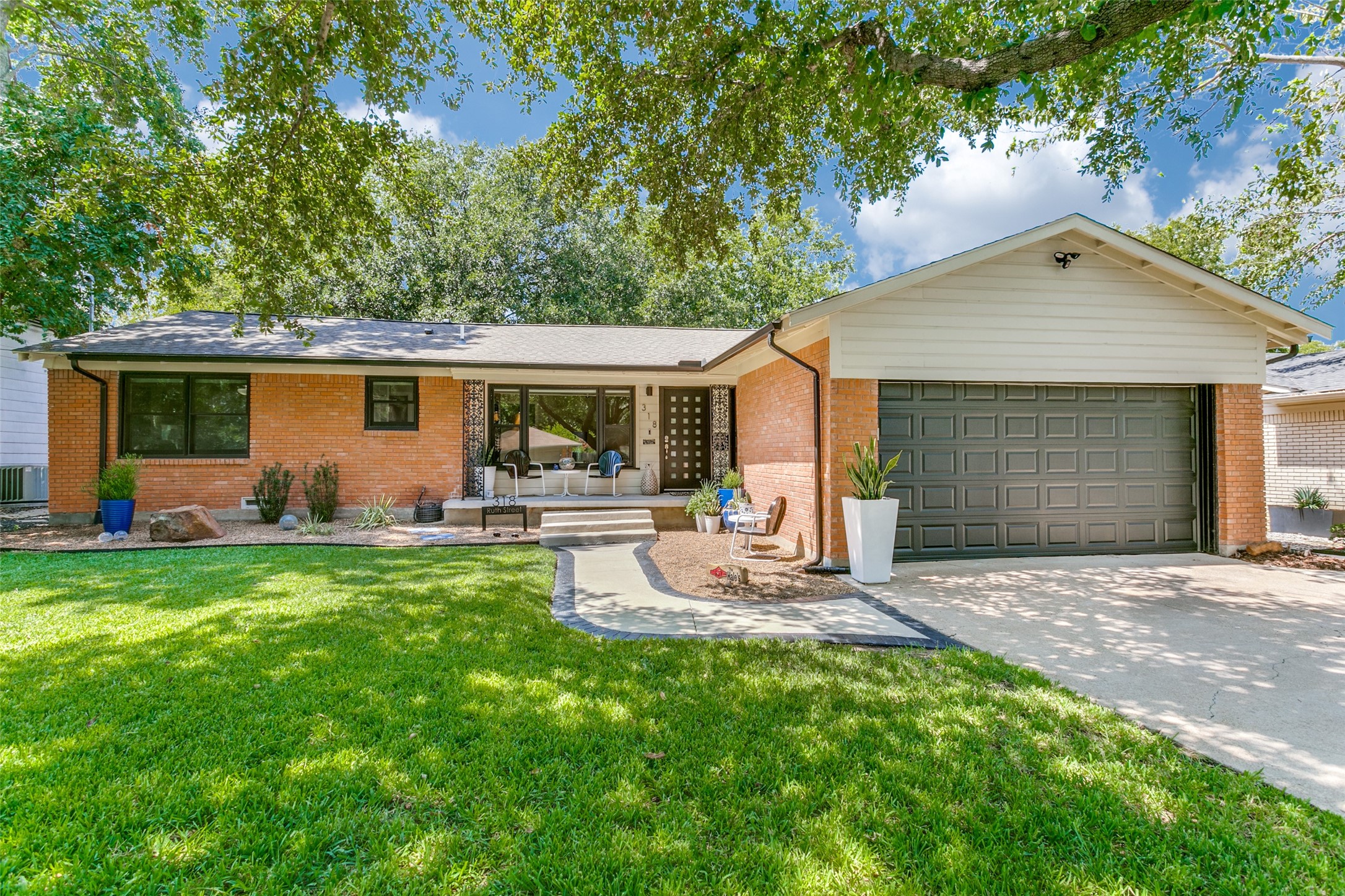 318 Ruth Street Grapevine TX 76051