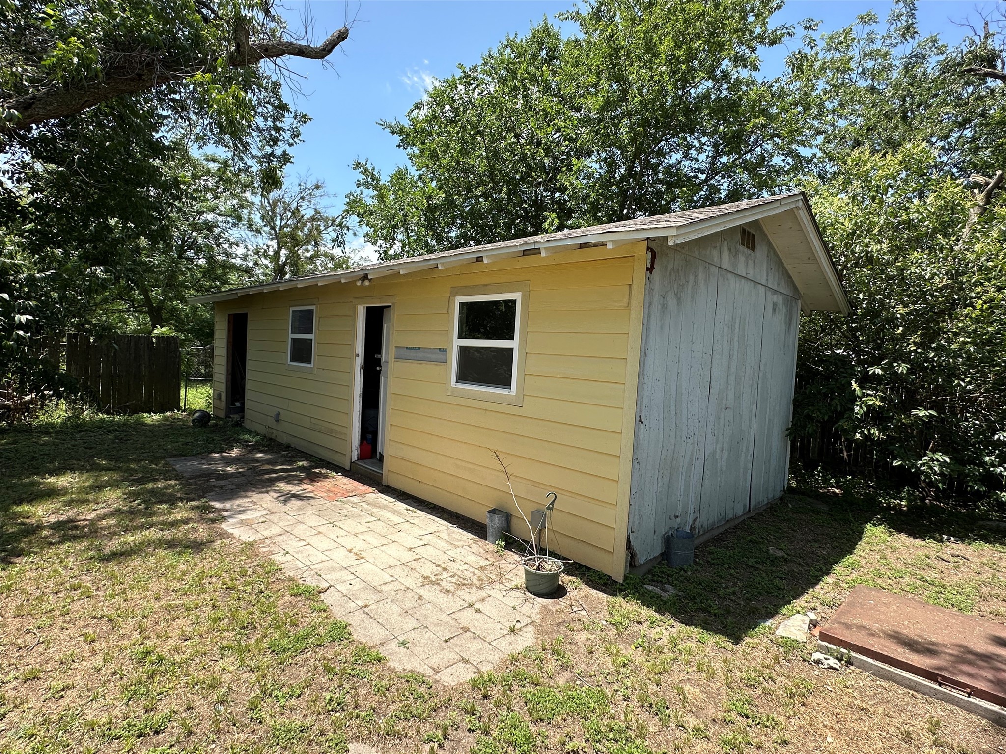 408 W Armstrong Comanche TX 76442