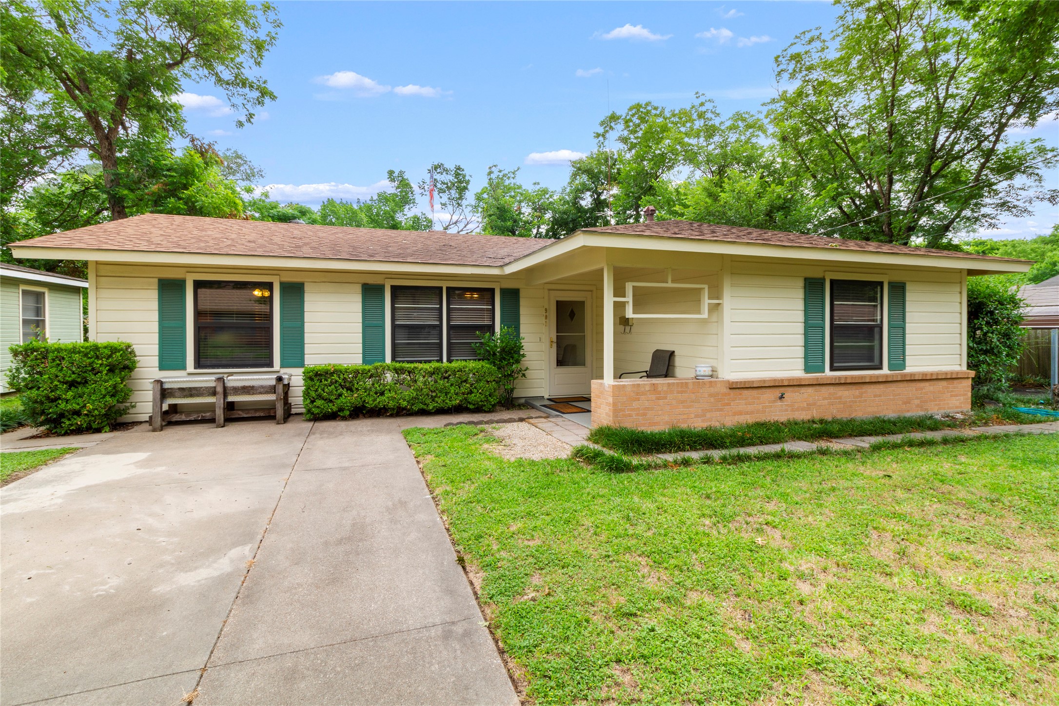 901 N 23 1/2 Street Corsicana TX 75110