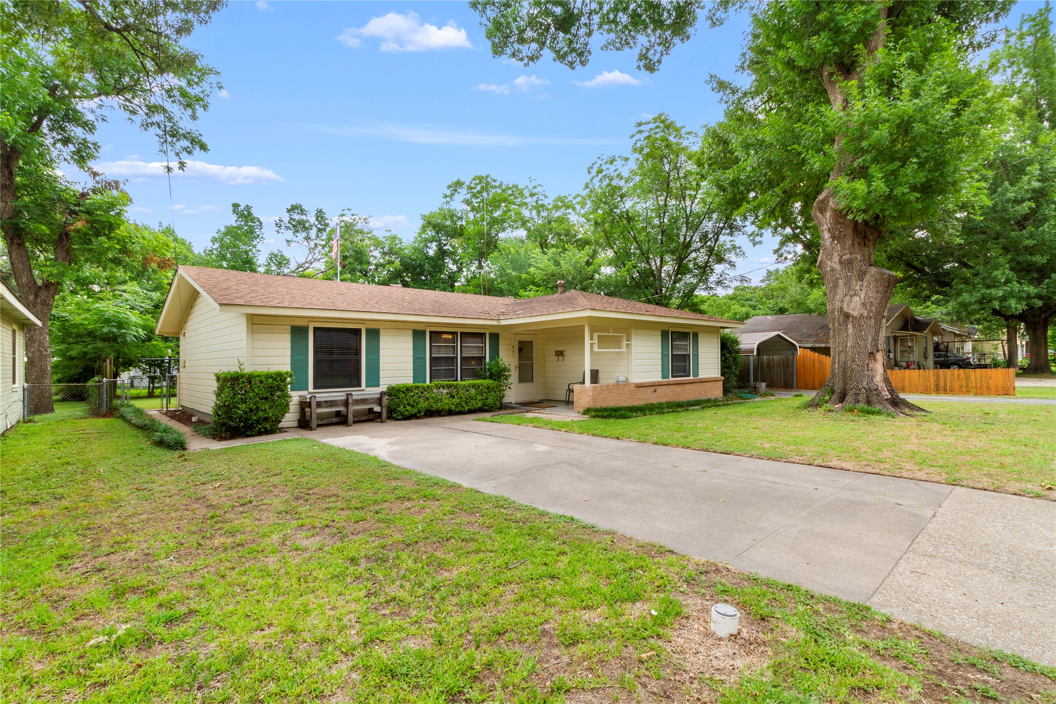 901 N 23 1/2 Street Corsicana TX 75110
