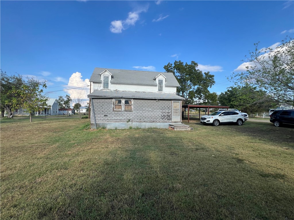 201 N Wiebusch Street Riesel TX 76682