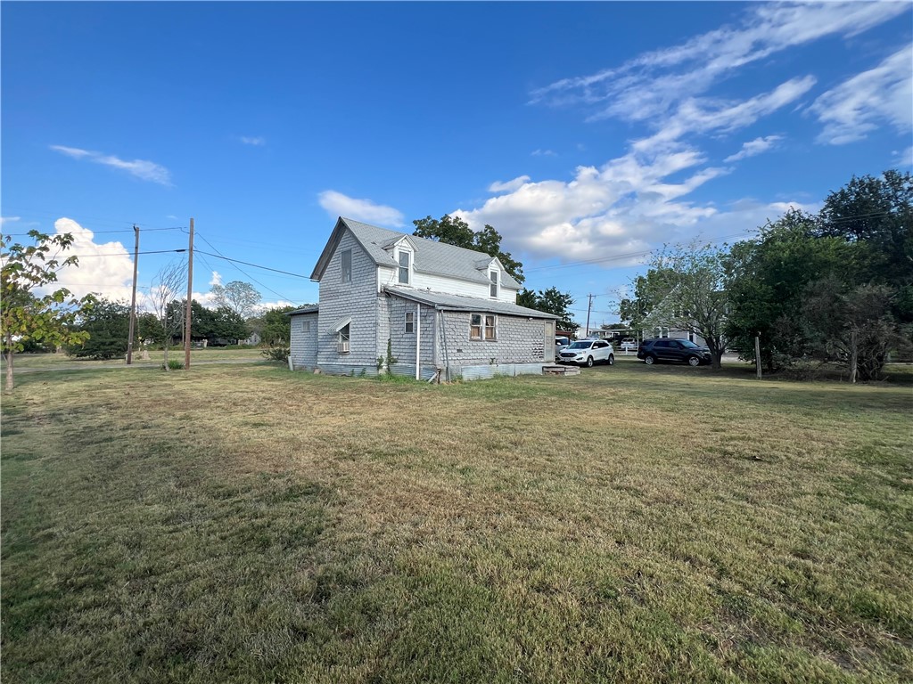 201 N Wiebusch Street Riesel TX 76682