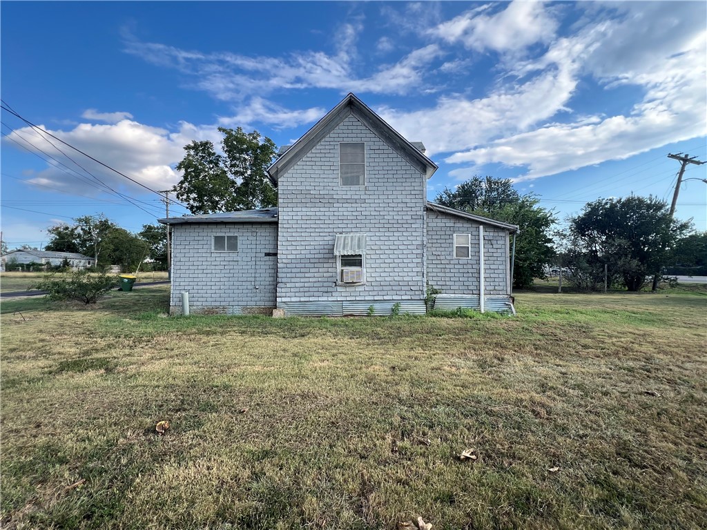 201 N Wiebusch Street Riesel TX 76682