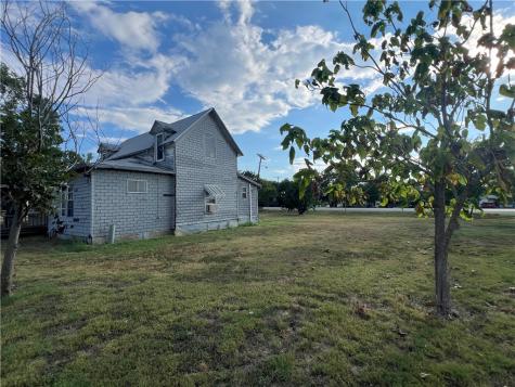 201 N Wiebusch Street Riesel TX 76682
