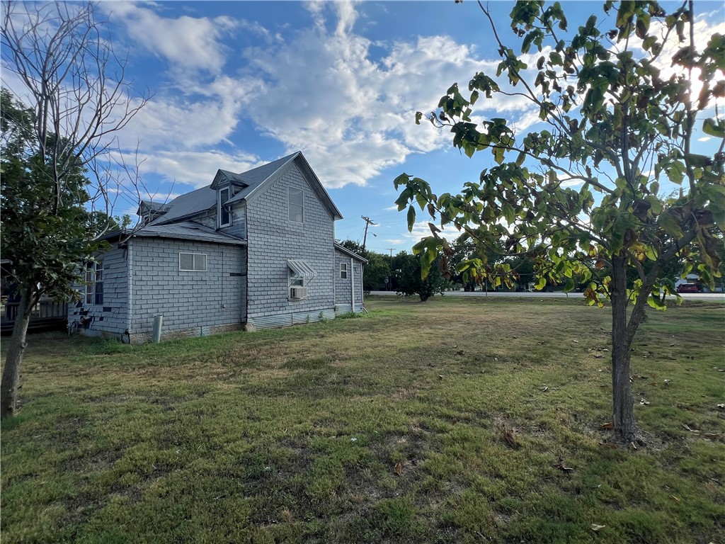 201 N Wiebusch Street Riesel TX 76682