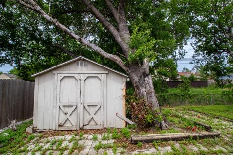 1805 Bardfield Avenue Garland TX 75041