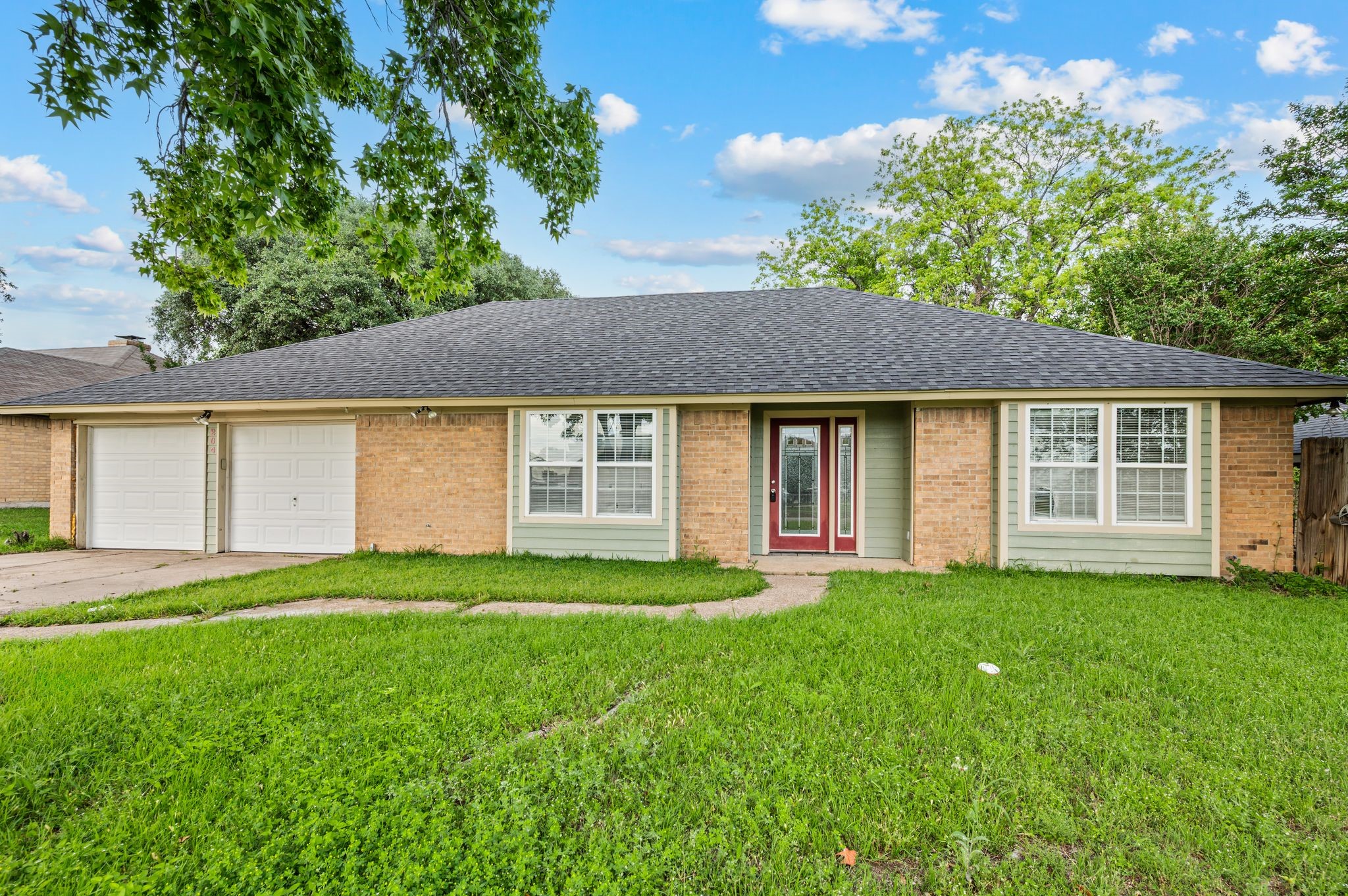 204 Overcrest Drive Benbrook TX 76126