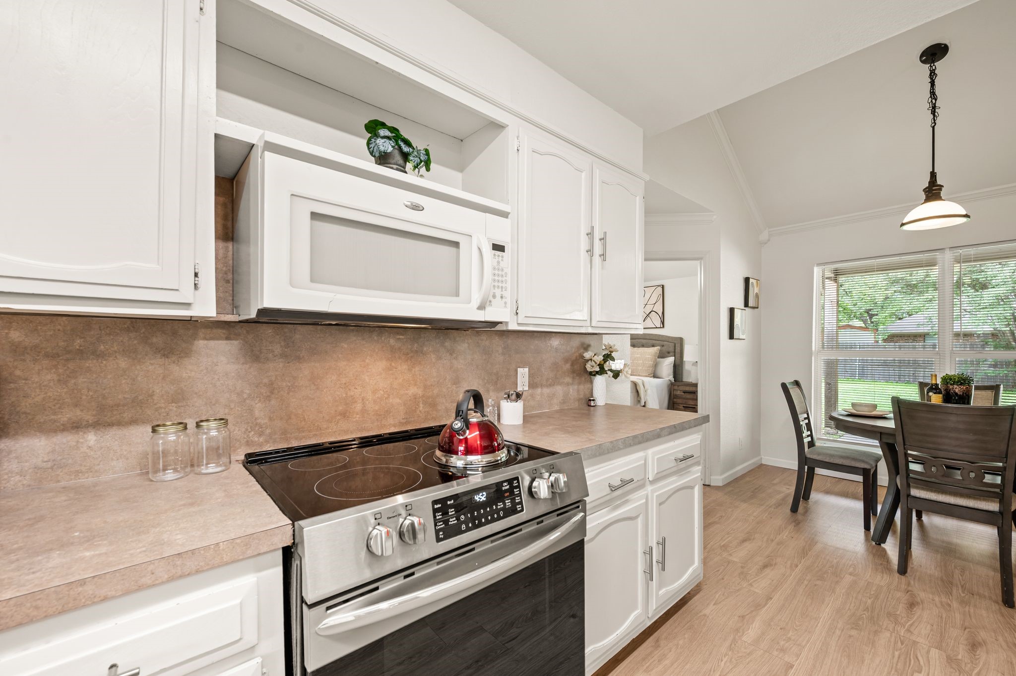204 Overcrest Drive Benbrook TX 76126