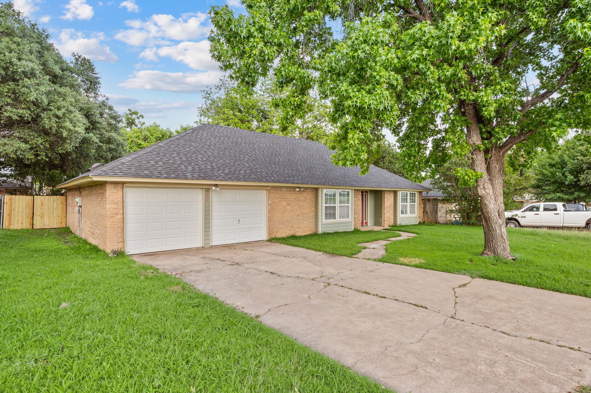 204 Overcrest Drive Benbrook TX 76126