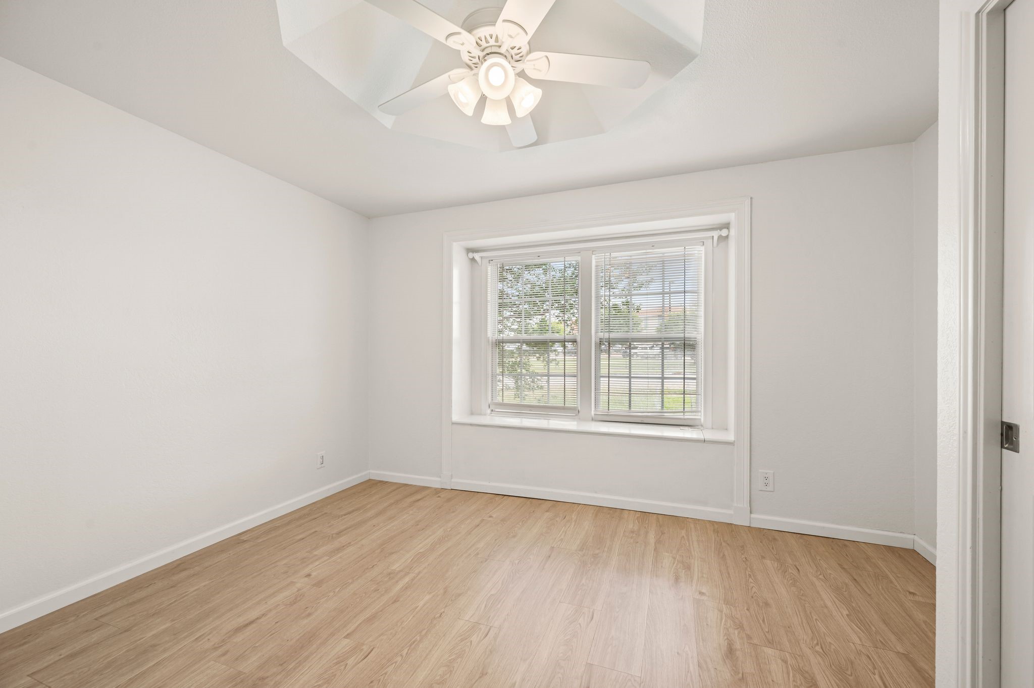 204 Overcrest Drive Benbrook TX 76126