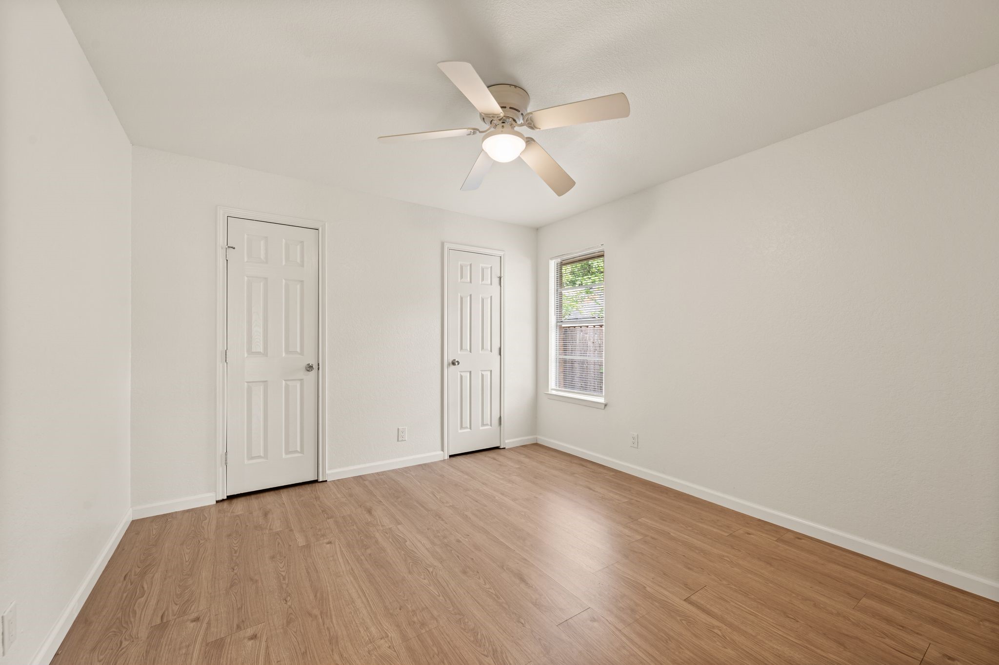 204 Overcrest Drive Benbrook TX 76126