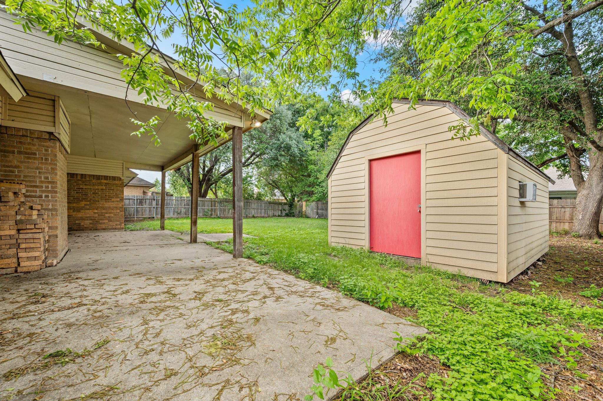204 Overcrest Drive Benbrook TX 76126