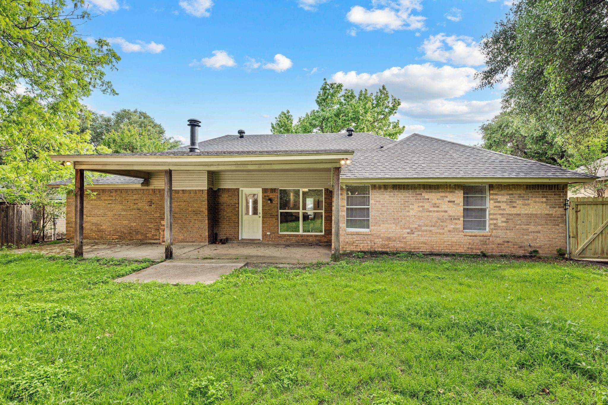 204 Overcrest Drive Benbrook TX 76126
