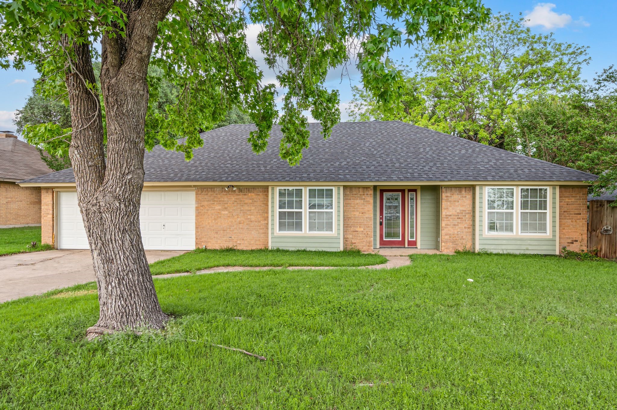 204 Overcrest Drive Benbrook TX 76126