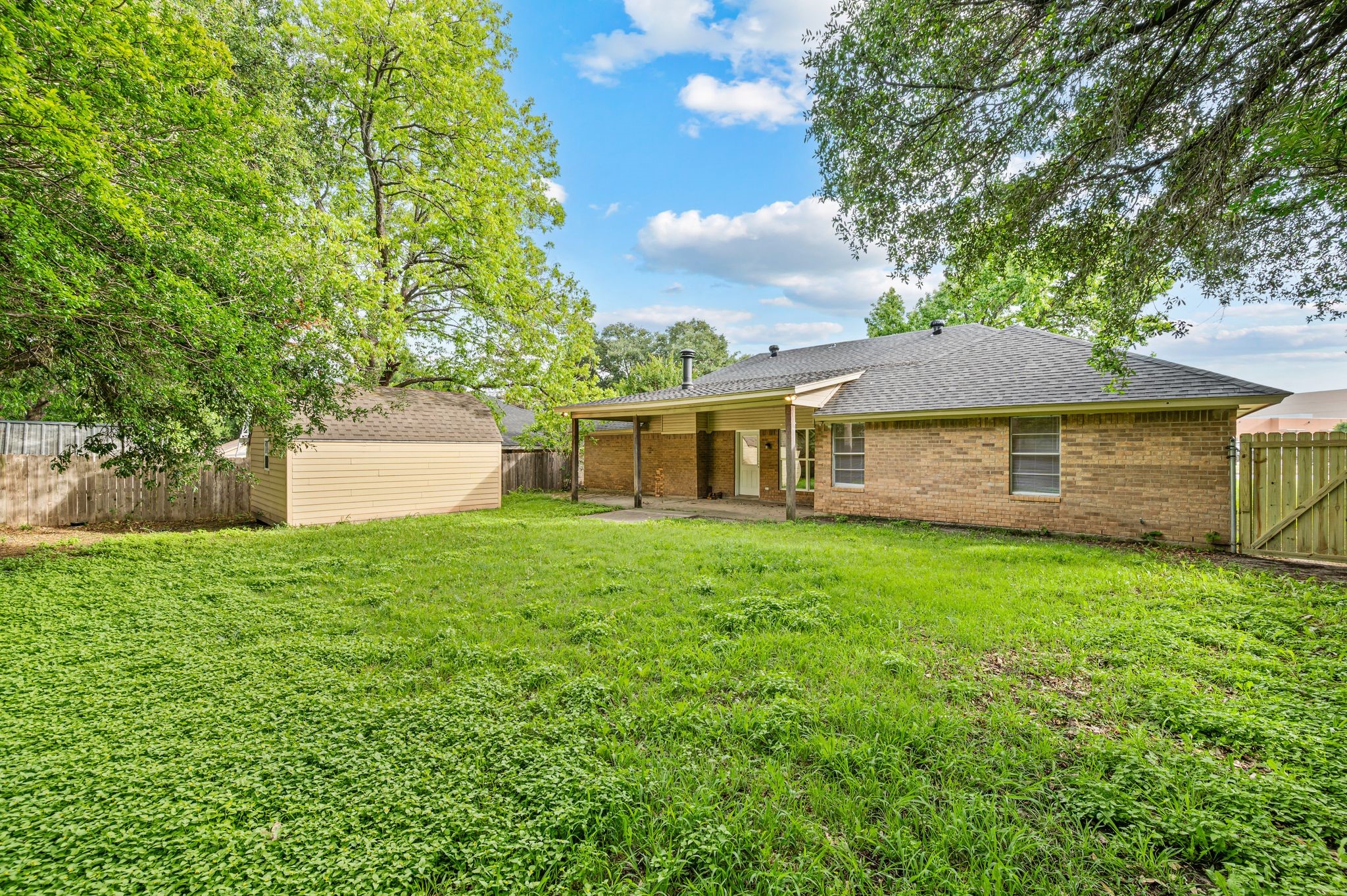 204 Overcrest Drive Benbrook TX 76126