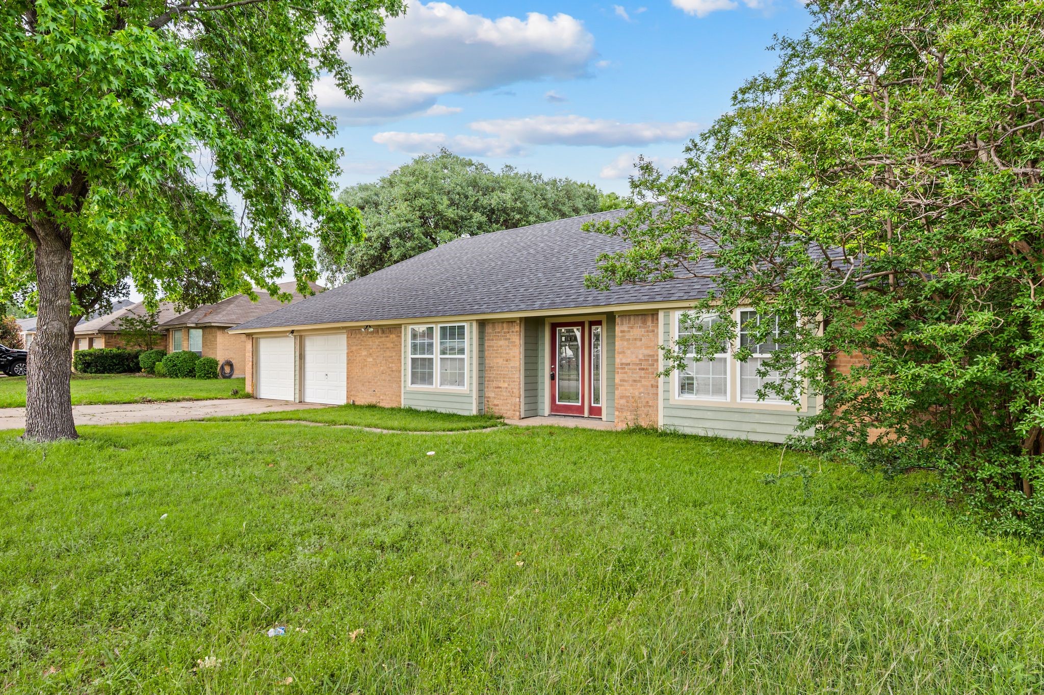 204 Overcrest Drive Benbrook TX 76126