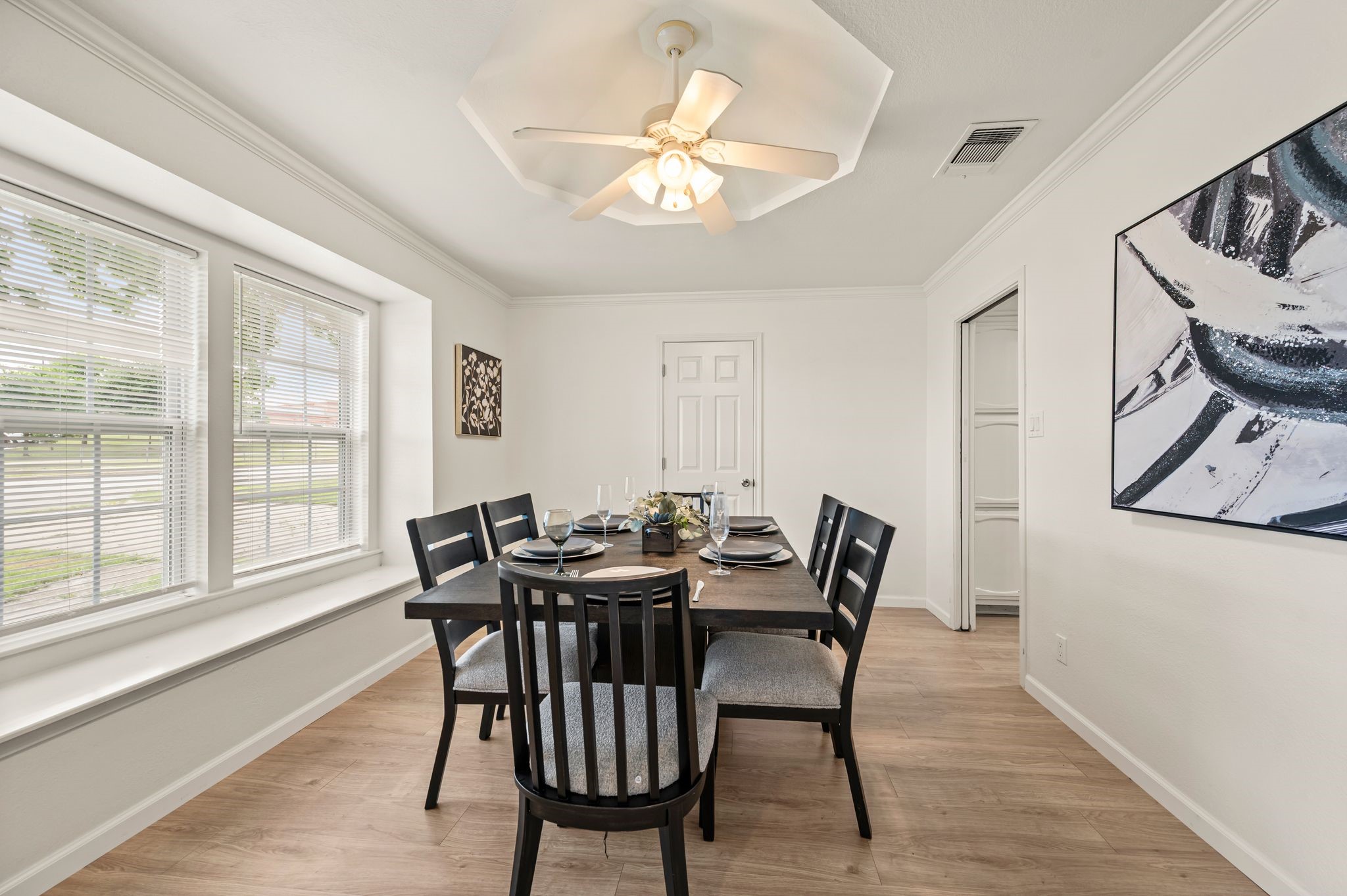204 Overcrest Drive Benbrook TX 76126