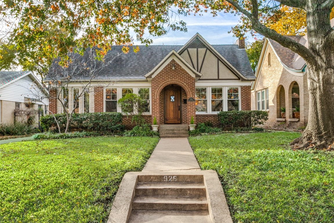 926 Thomasson Drive Dallas TX 75208