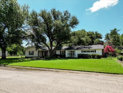 1101 W Bloodworth Street Olney TX 76374