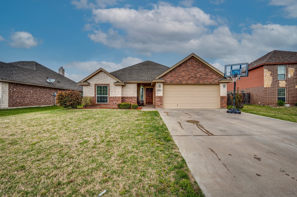1720 Lakeway Drive Cleburne TX 76033