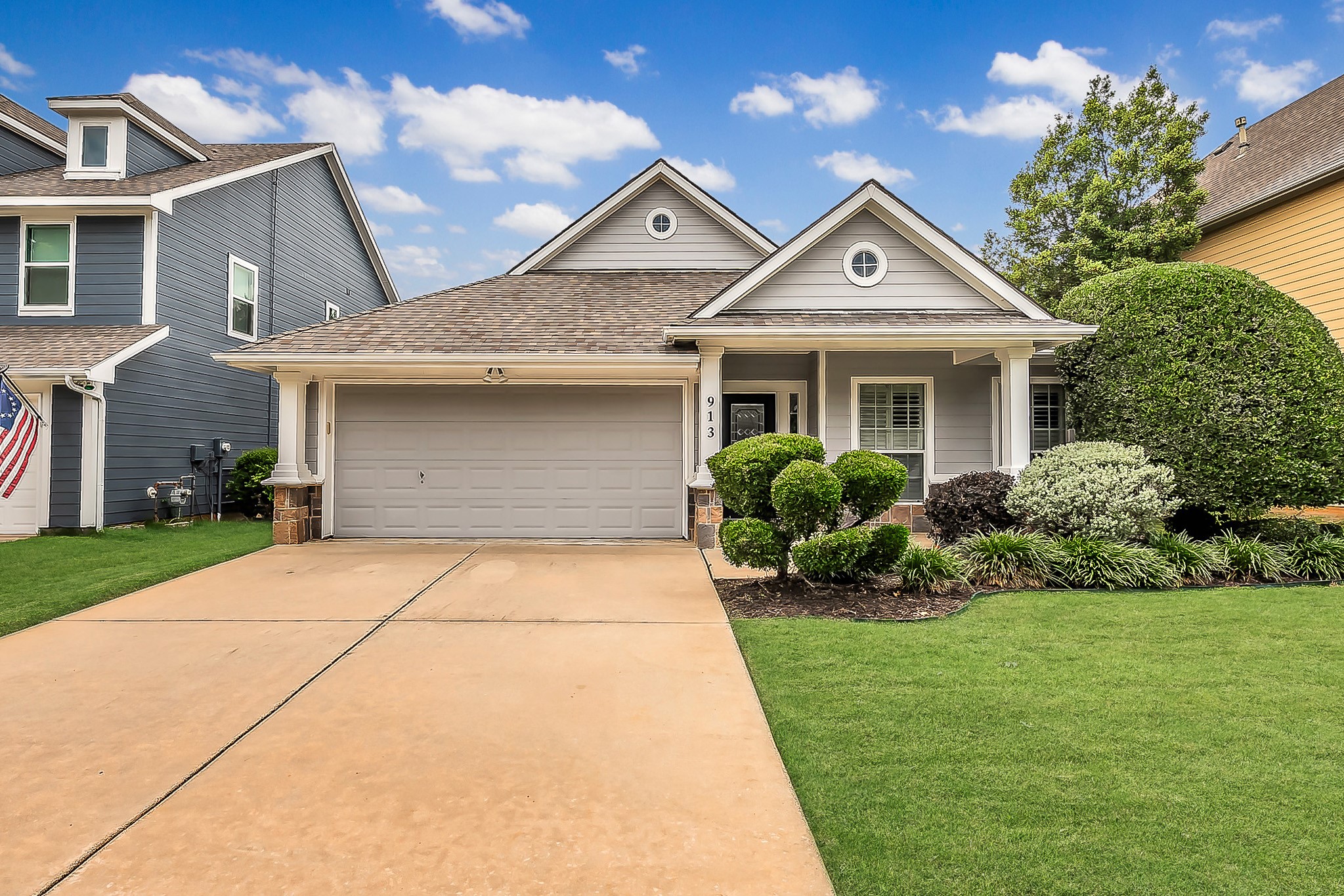 913 Honeysuckle Grapevine TX 76051