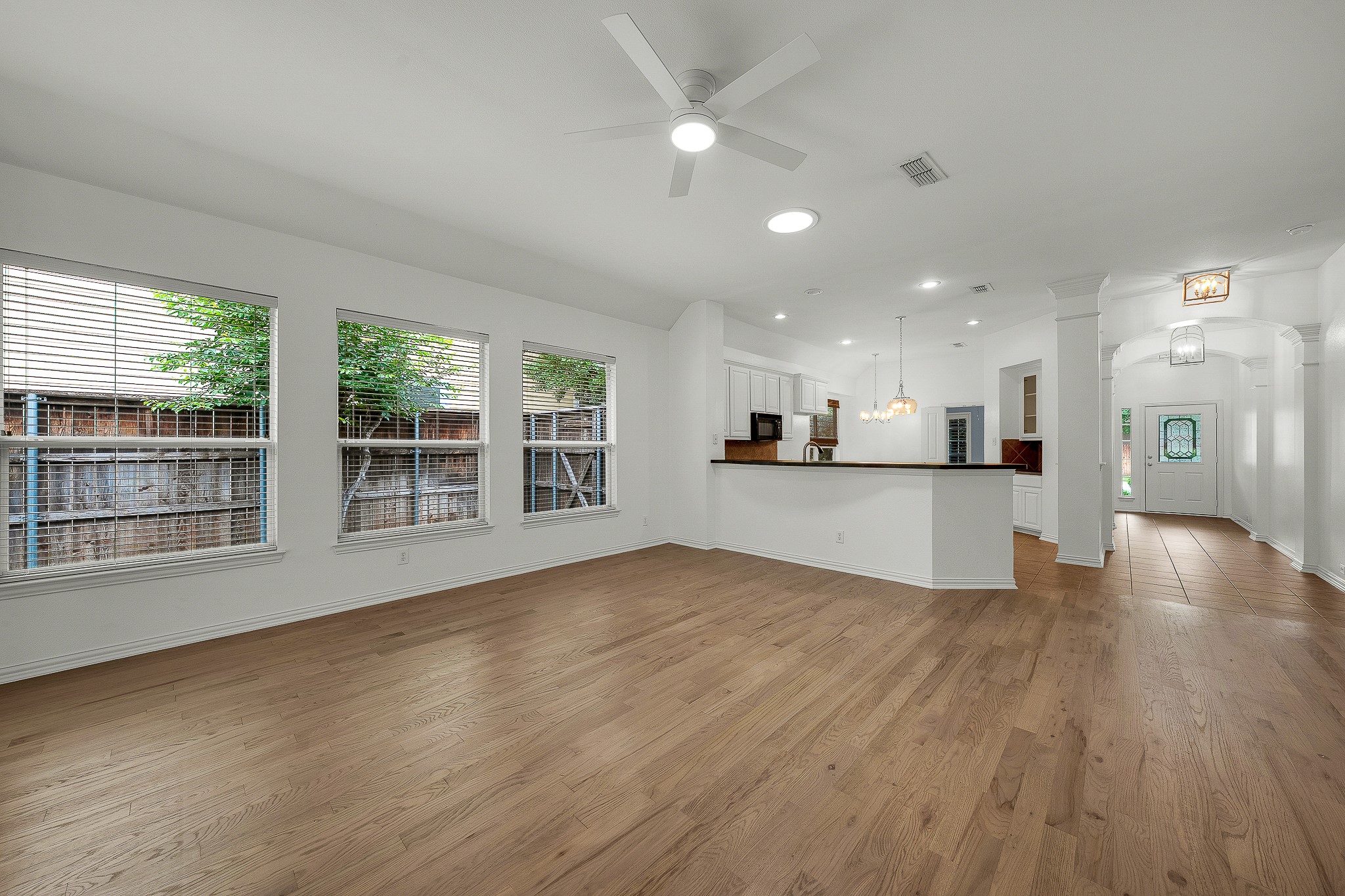 913 Honeysuckle Grapevine TX 76051