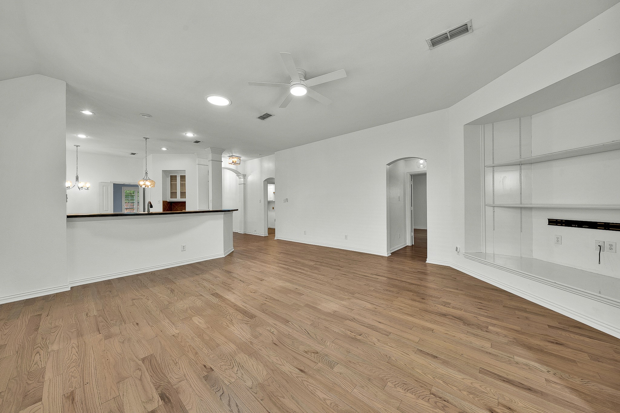 913 Honeysuckle Grapevine TX 76051
