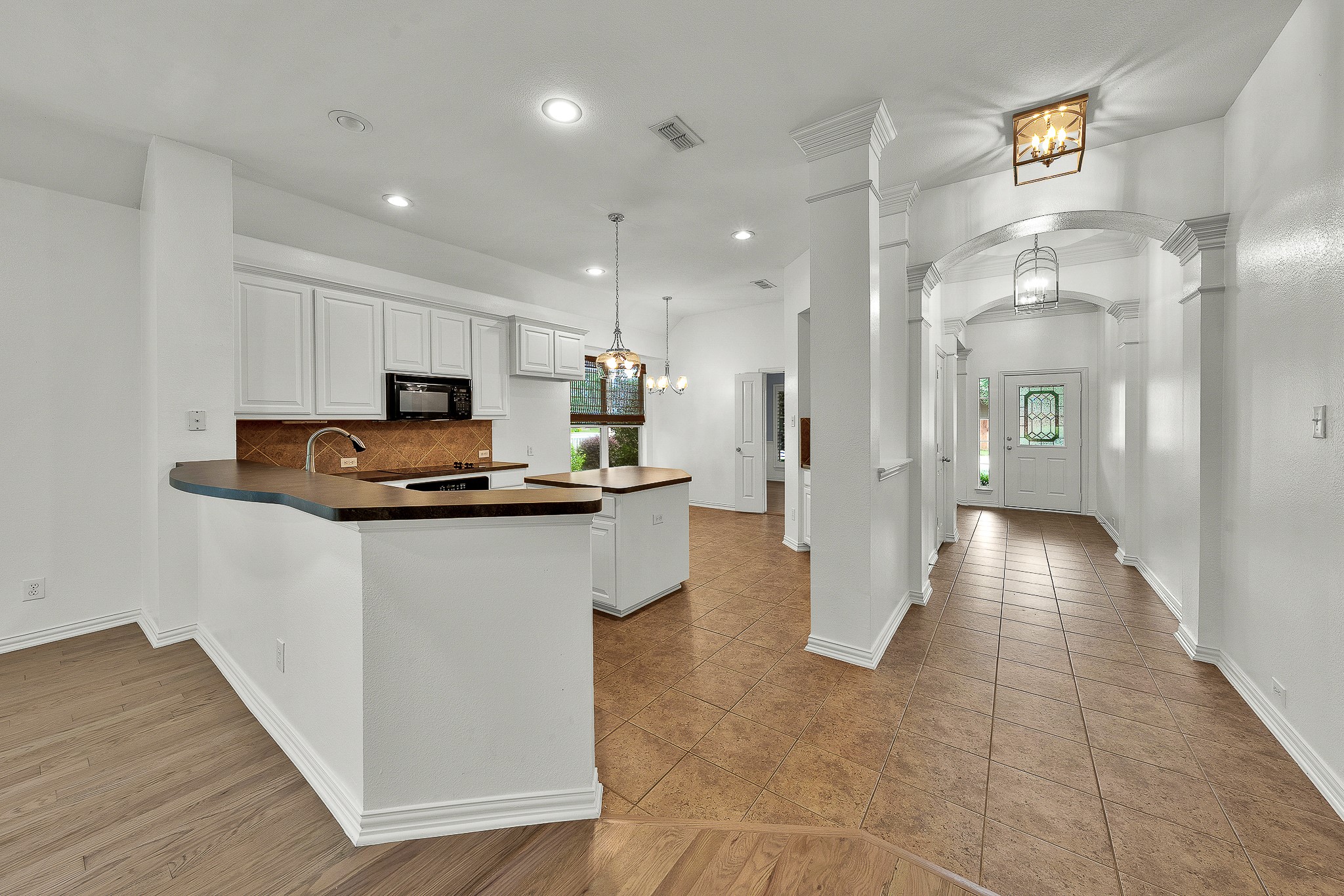 913 Honeysuckle Grapevine TX 76051