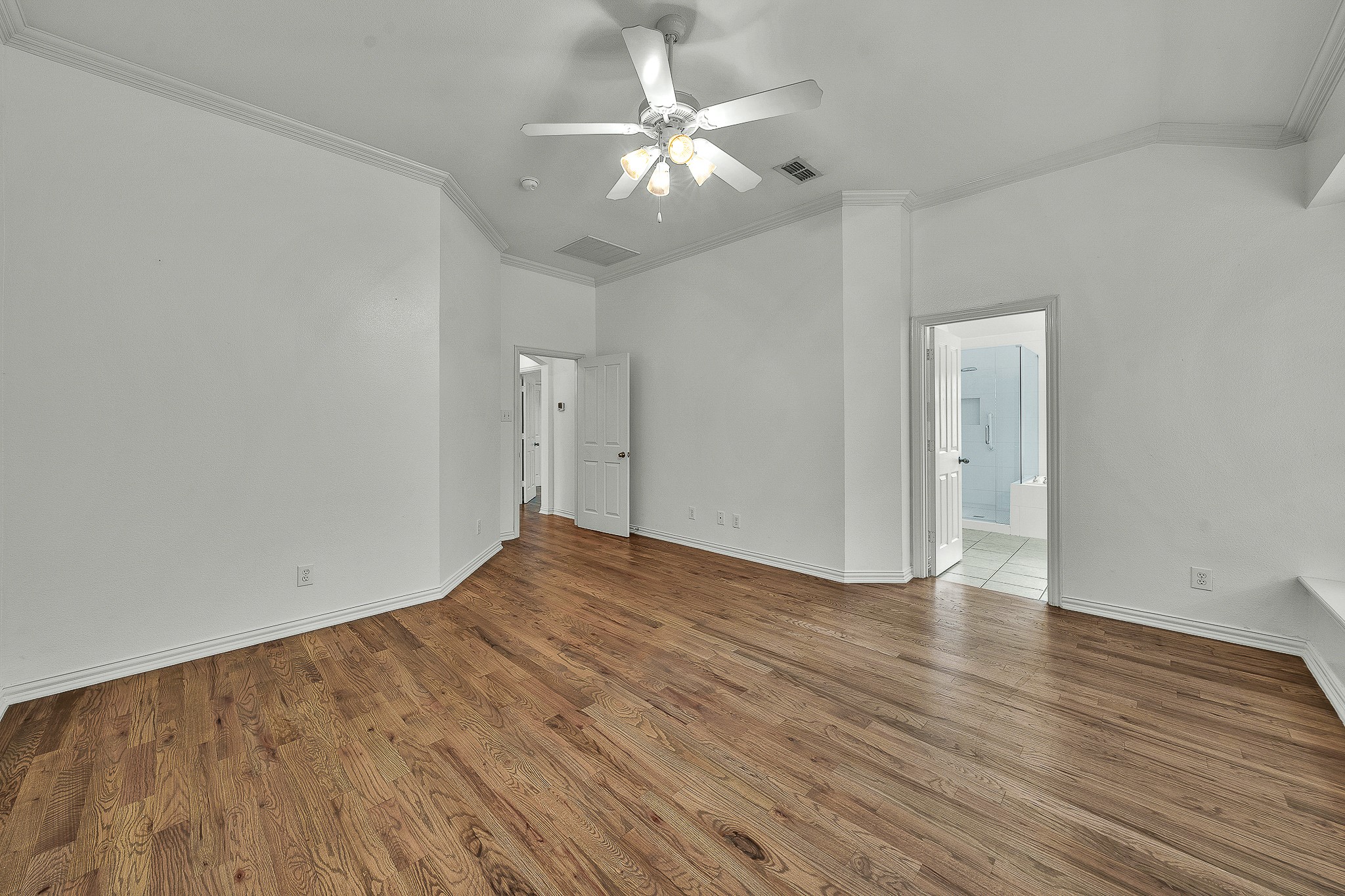 913 Honeysuckle Grapevine TX 76051