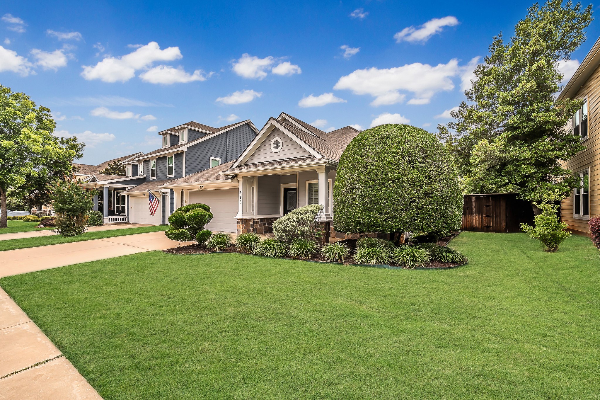 913 Honeysuckle Grapevine TX 76051
