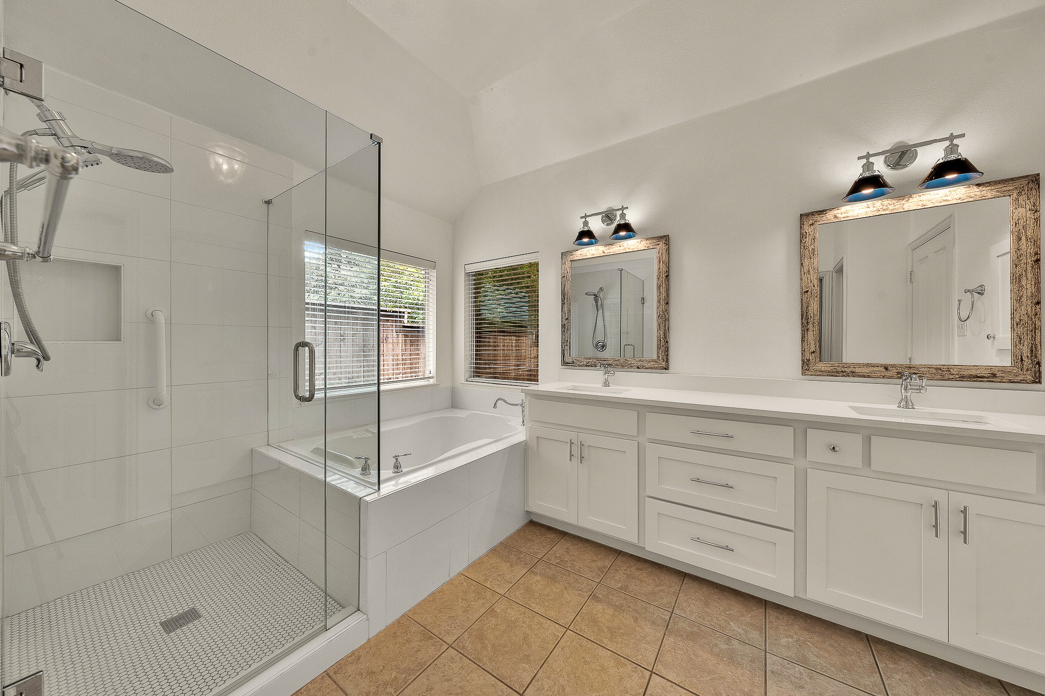 913 Honeysuckle Grapevine TX 76051