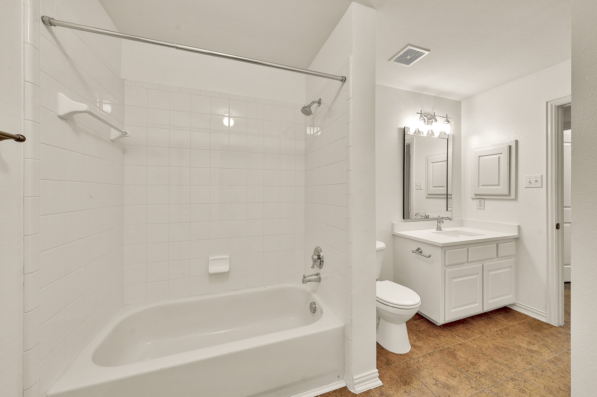 913 Honeysuckle Grapevine TX 76051