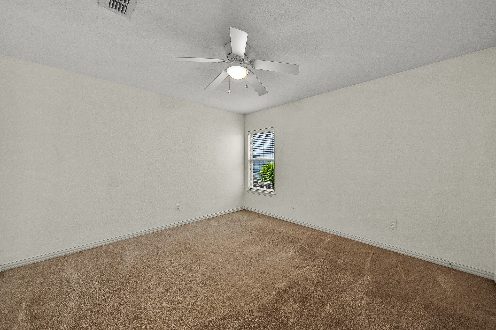 913 Honeysuckle Grapevine TX 76051