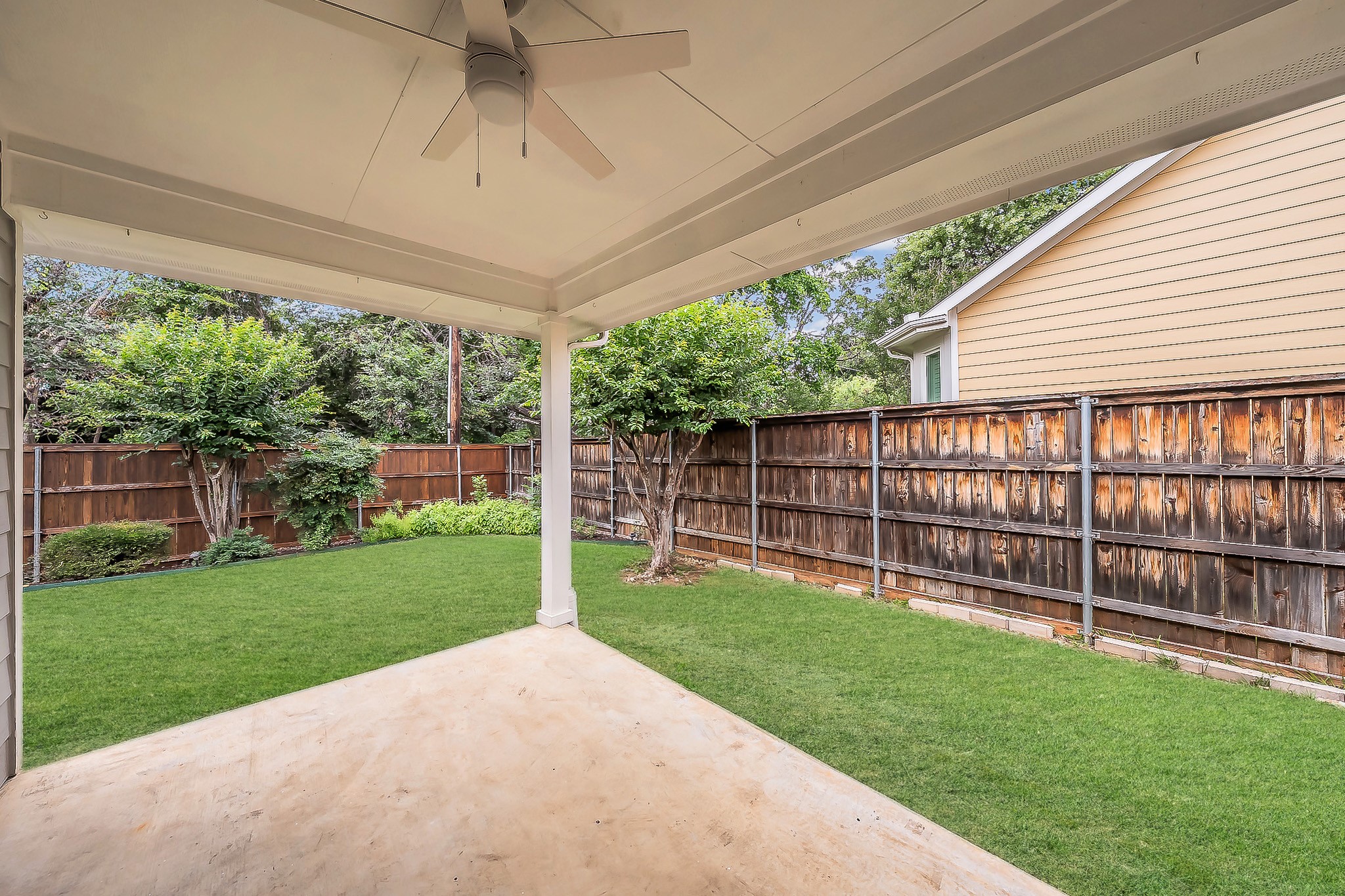 913 Honeysuckle Grapevine TX 76051