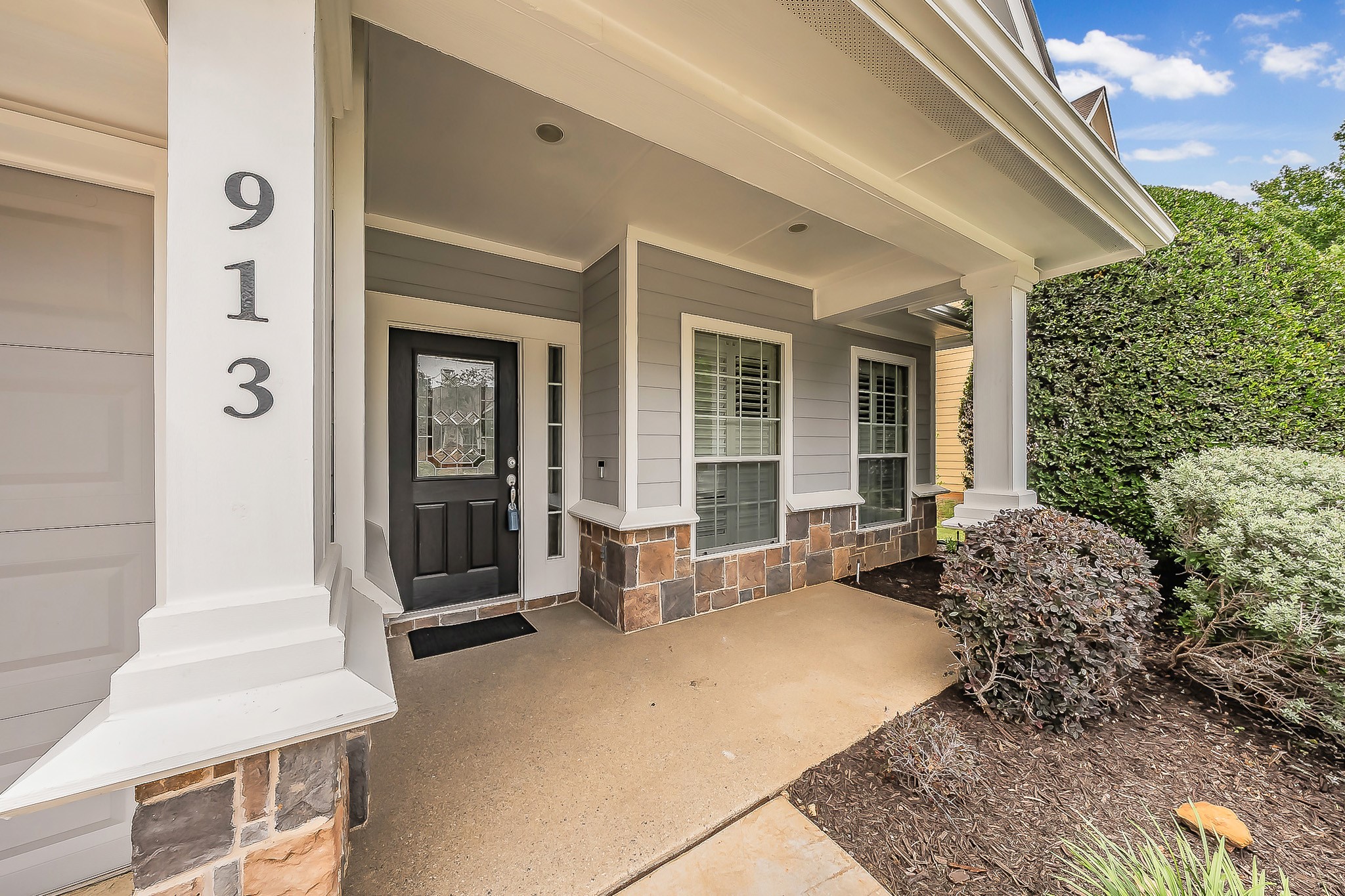 913 Honeysuckle Grapevine TX 76051