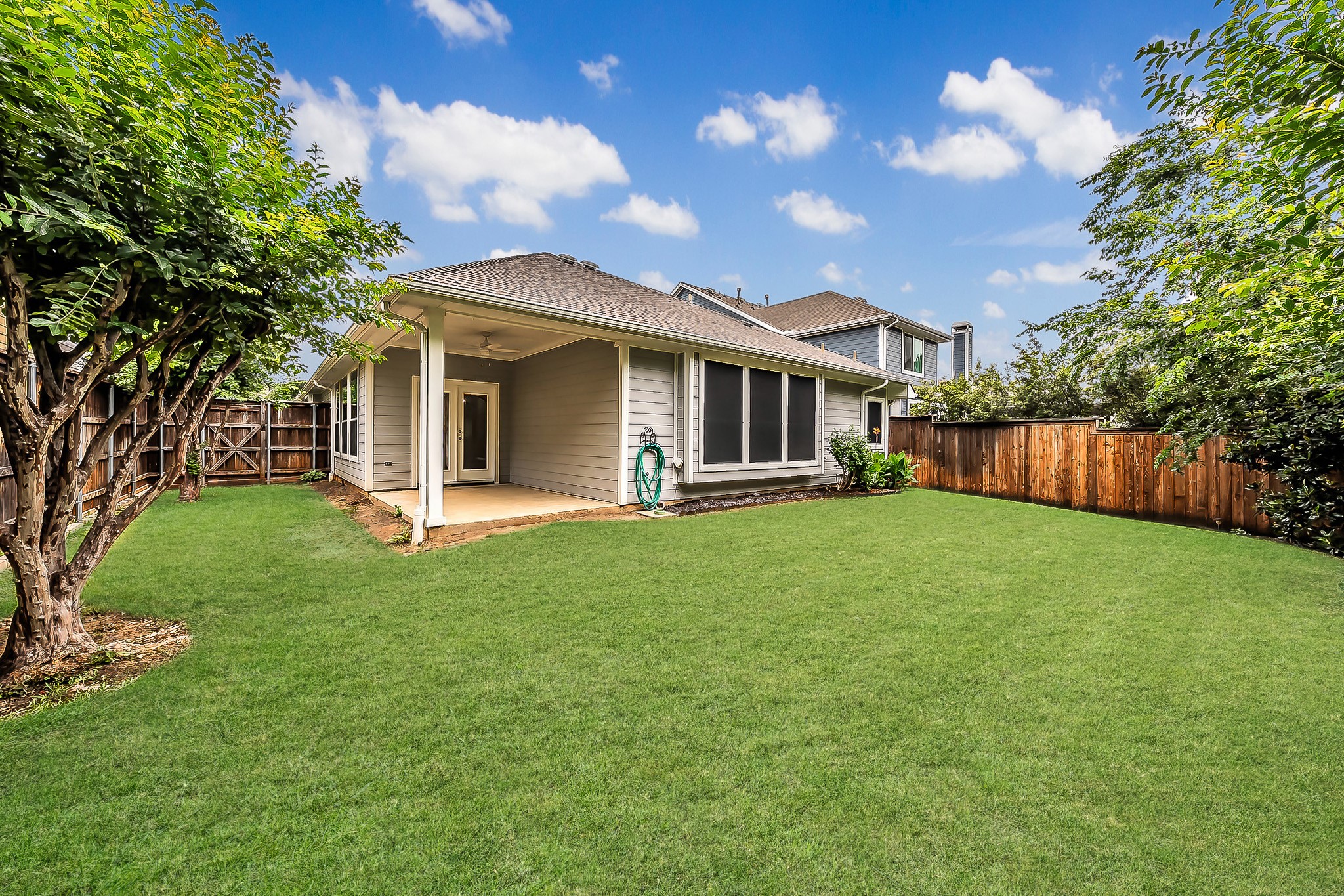 913 Honeysuckle Grapevine TX 76051