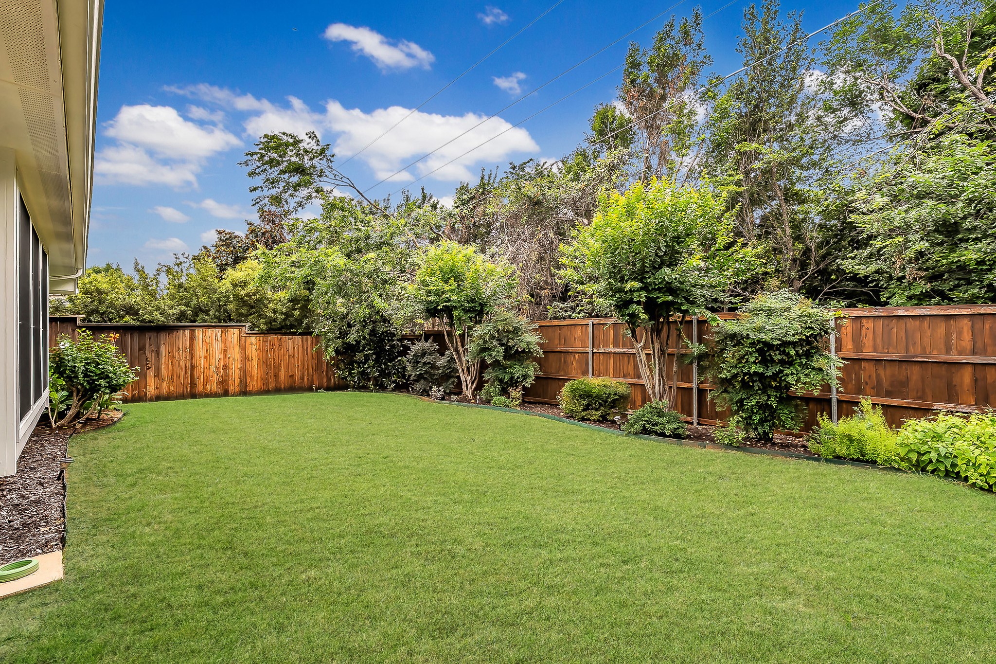 913 Honeysuckle Grapevine TX 76051