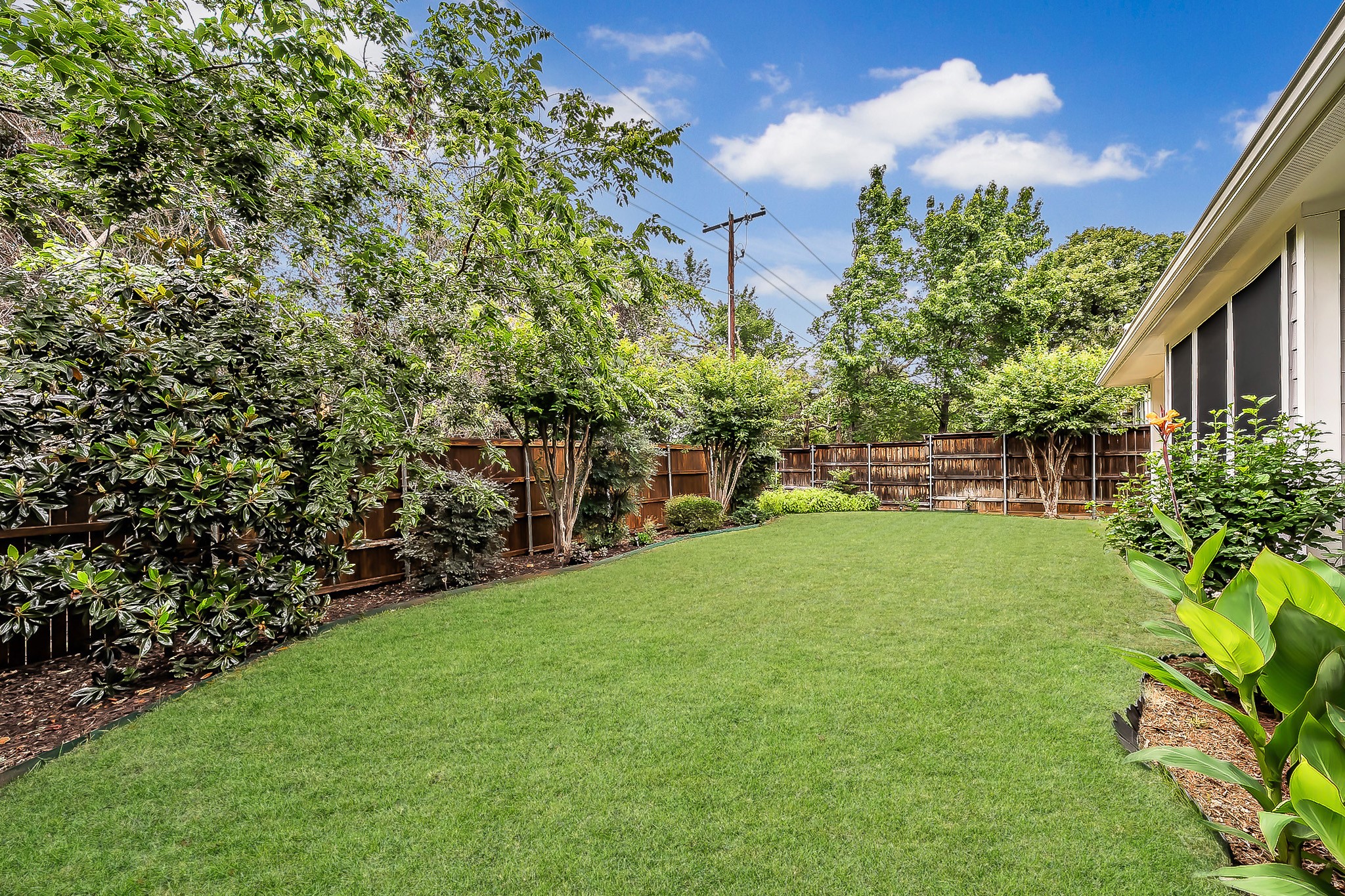 913 Honeysuckle Grapevine TX 76051