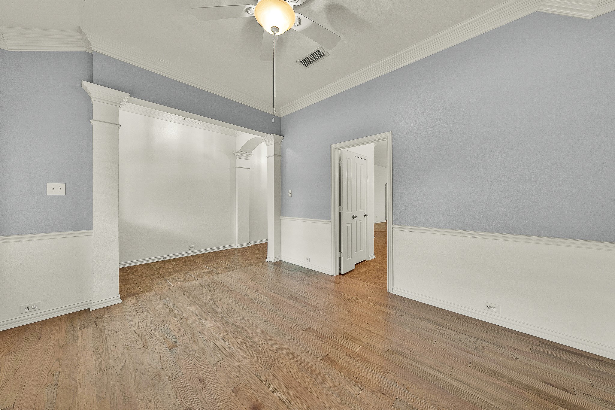 913 Honeysuckle Grapevine TX 76051