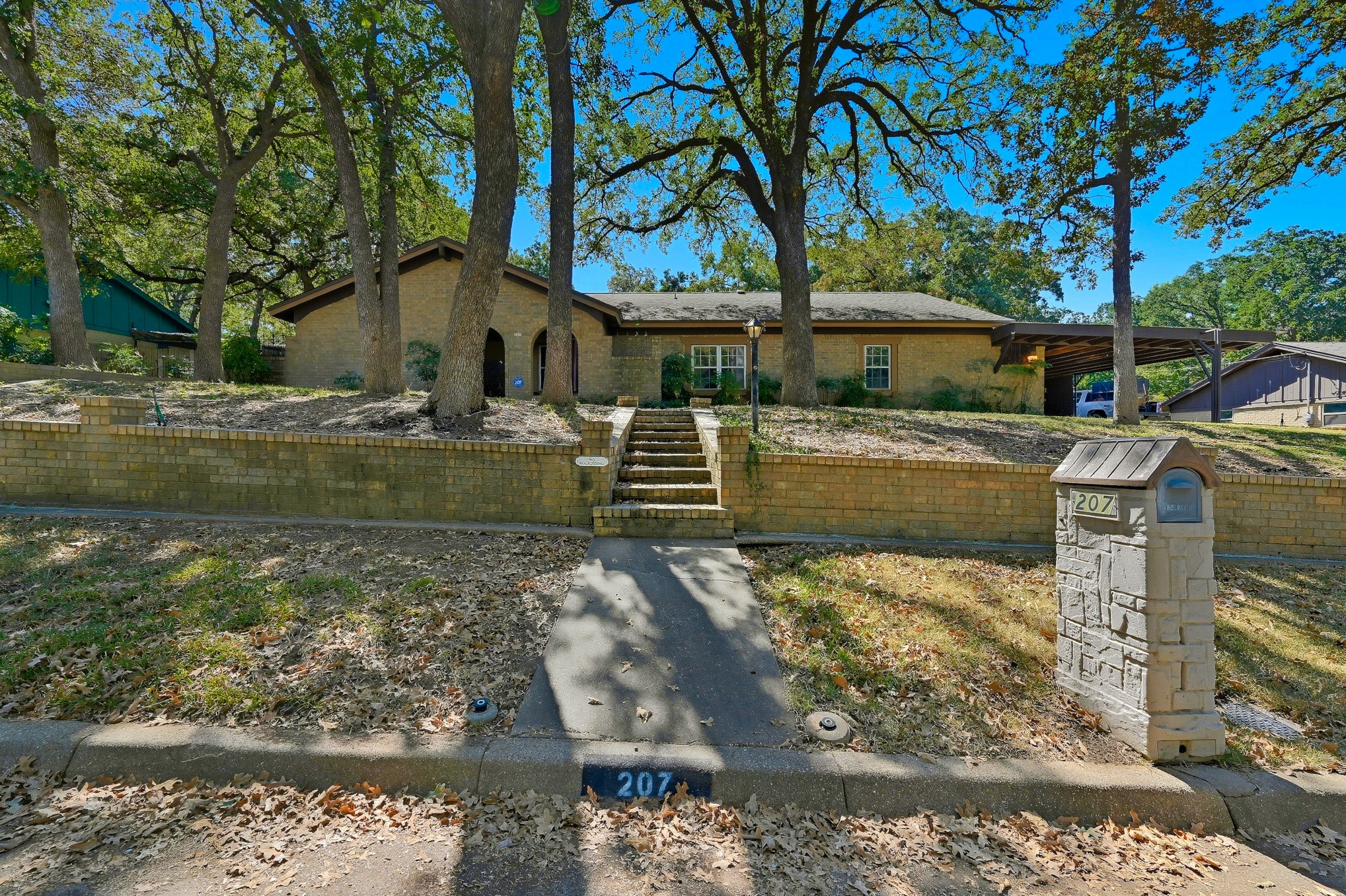 207 Trailwood Drive Euless TX 76039