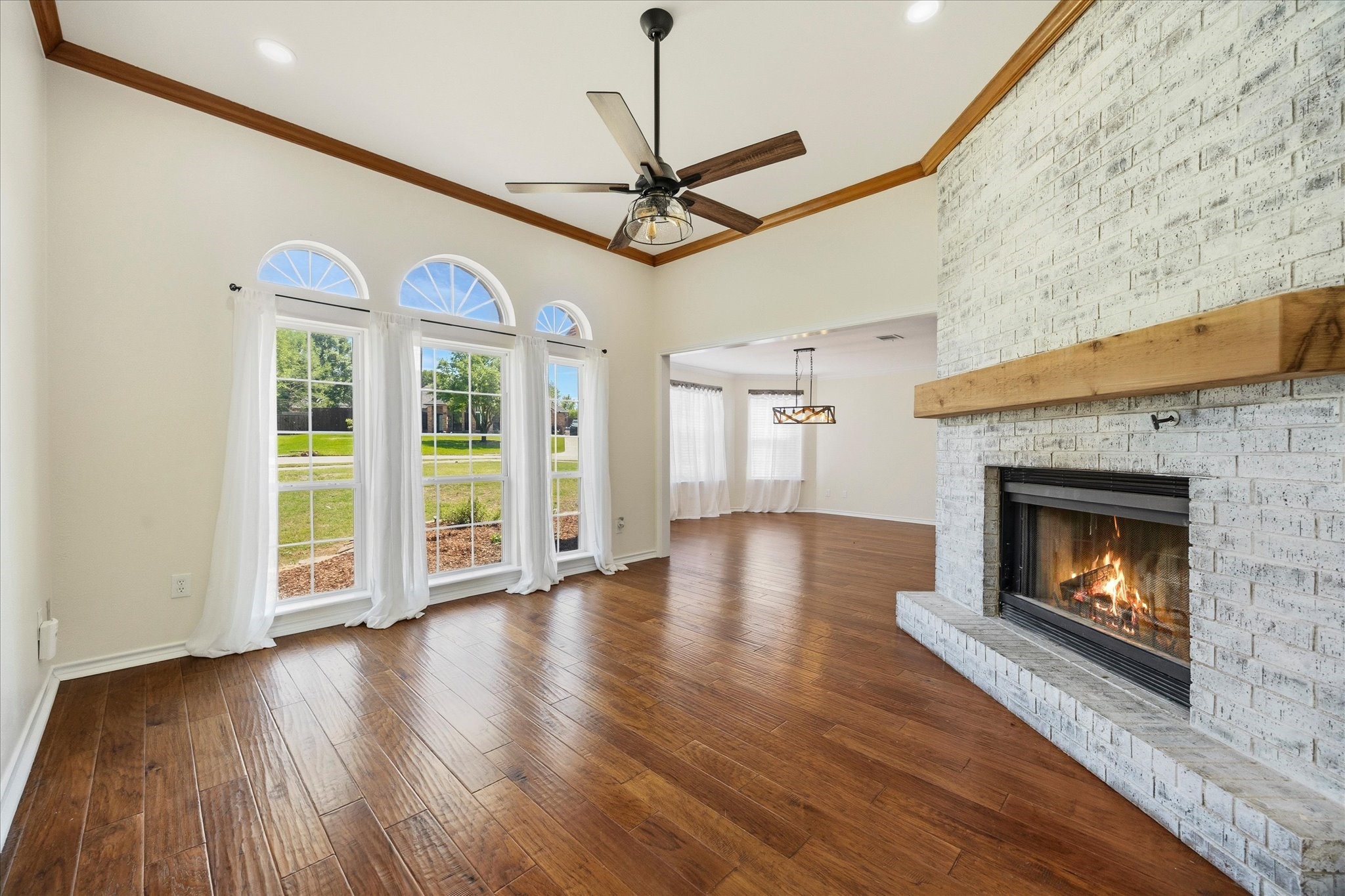 311 Creekview Circle Crandall TX 75114