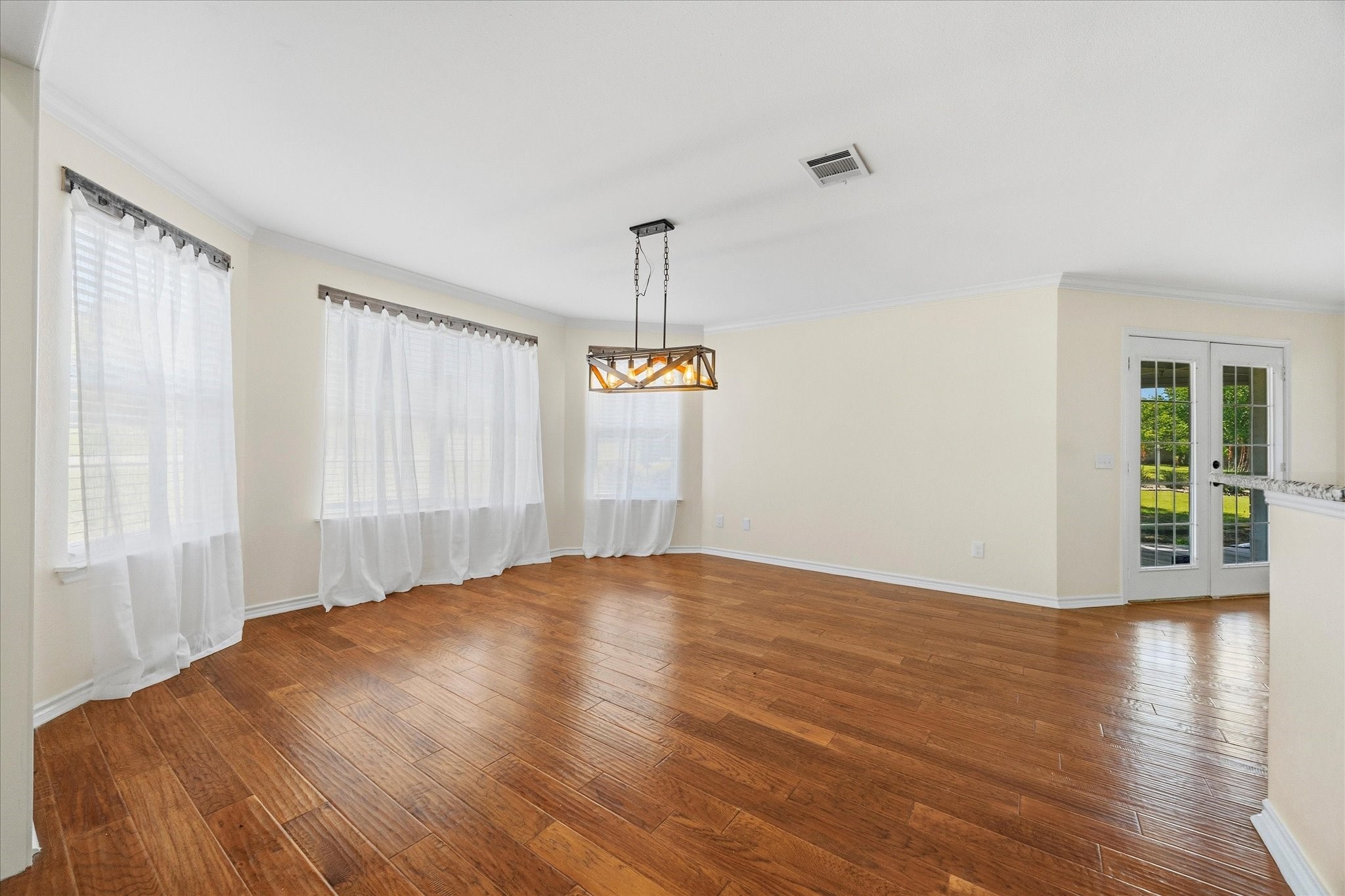 311 Creekview Circle Crandall TX 75114