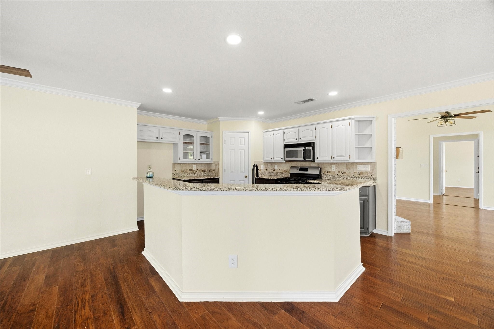 311 Creekview Circle Crandall TX 75114