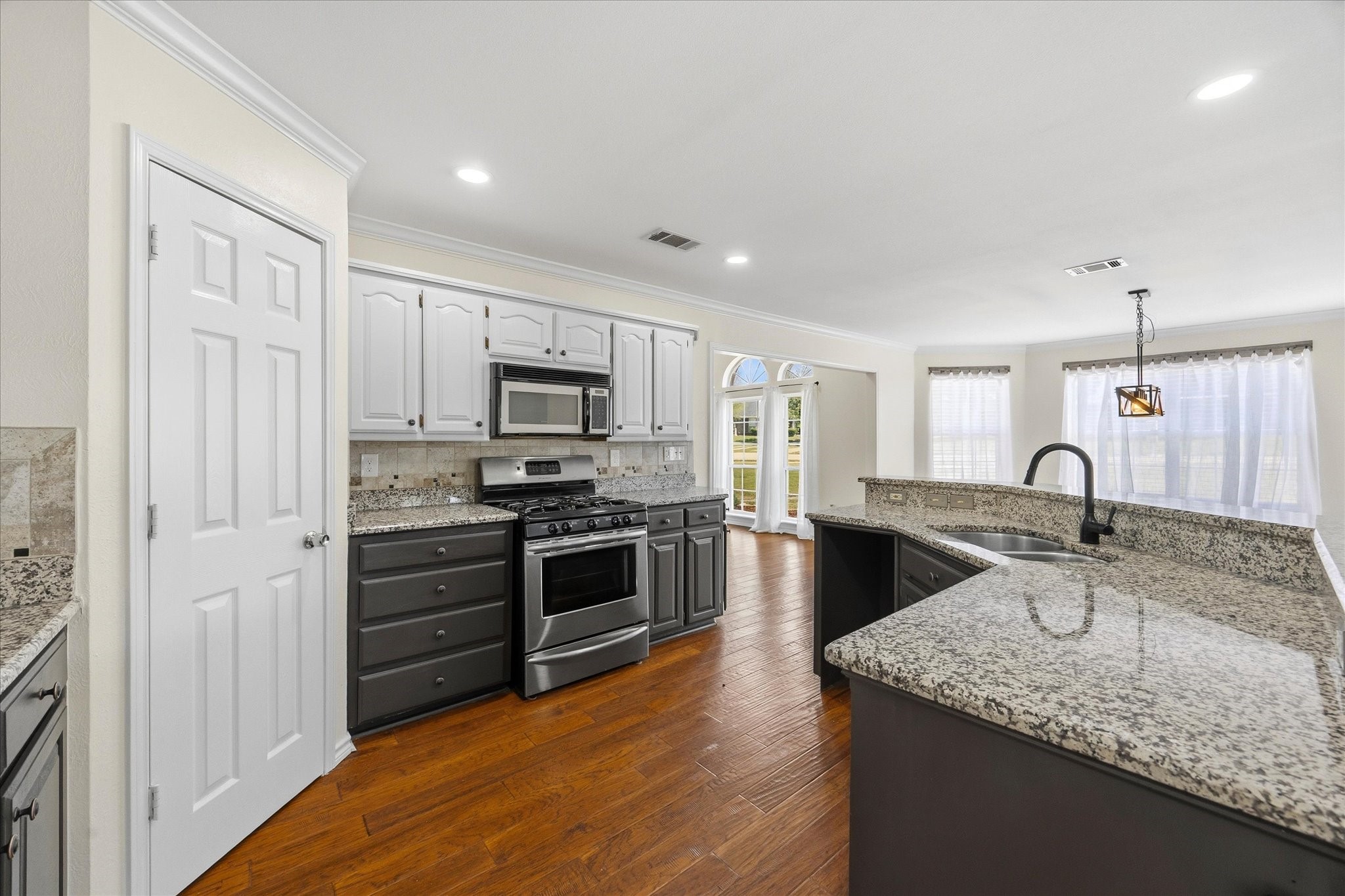 311 Creekview Circle Crandall TX 75114