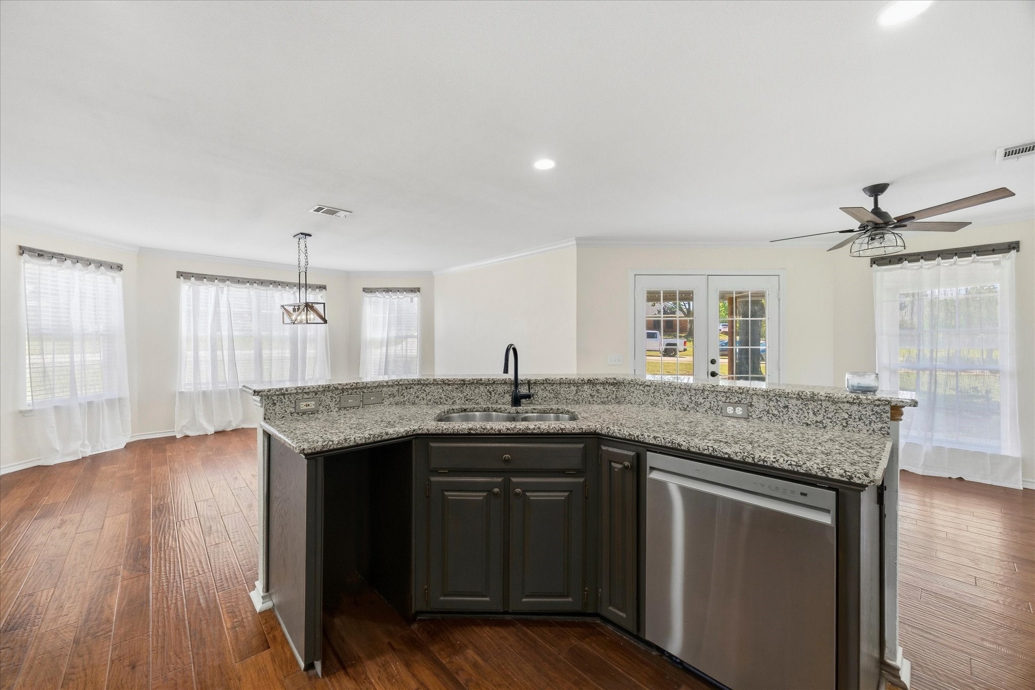 311 Creekview Circle Crandall TX 75114