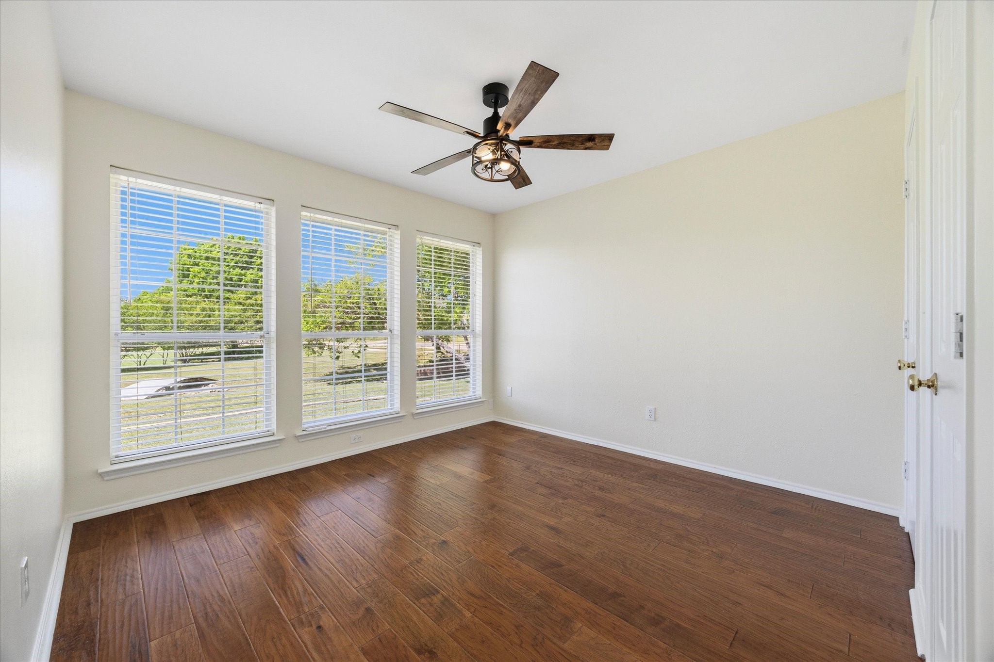 311 Creekview Circle Crandall TX 75114