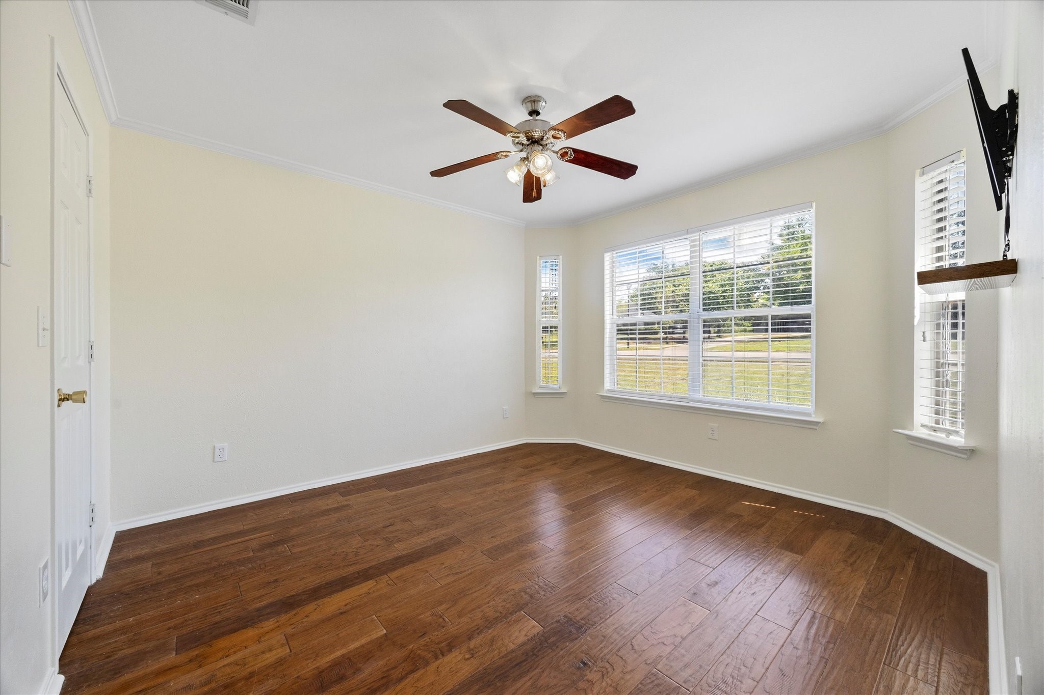 311 Creekview Circle Crandall TX 75114