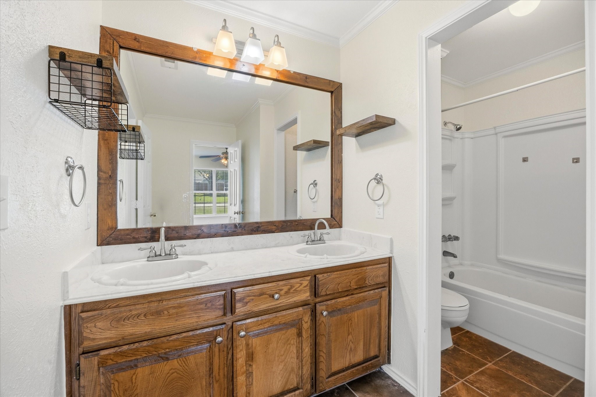 311 Creekview Circle Crandall TX 75114