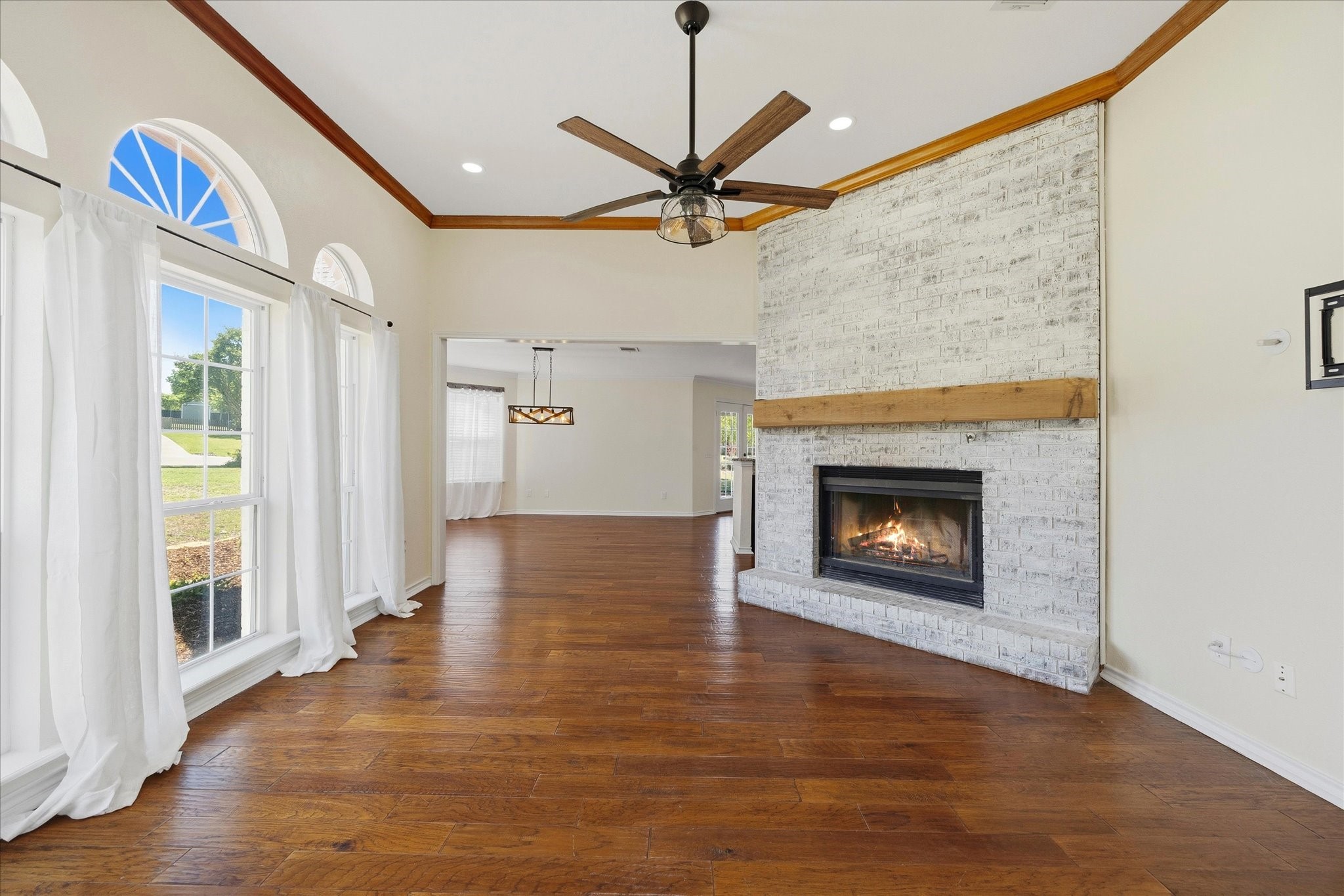311 Creekview Circle Crandall TX 75114